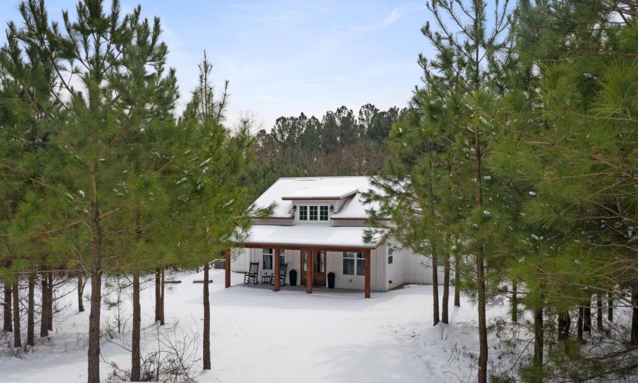 Bella Luna Cabin - Cozy Farmhouse Cabin, Private Deck, Swing Set, Fire Pit, Hot Tub Villa Broken Bow Eksteriør billede