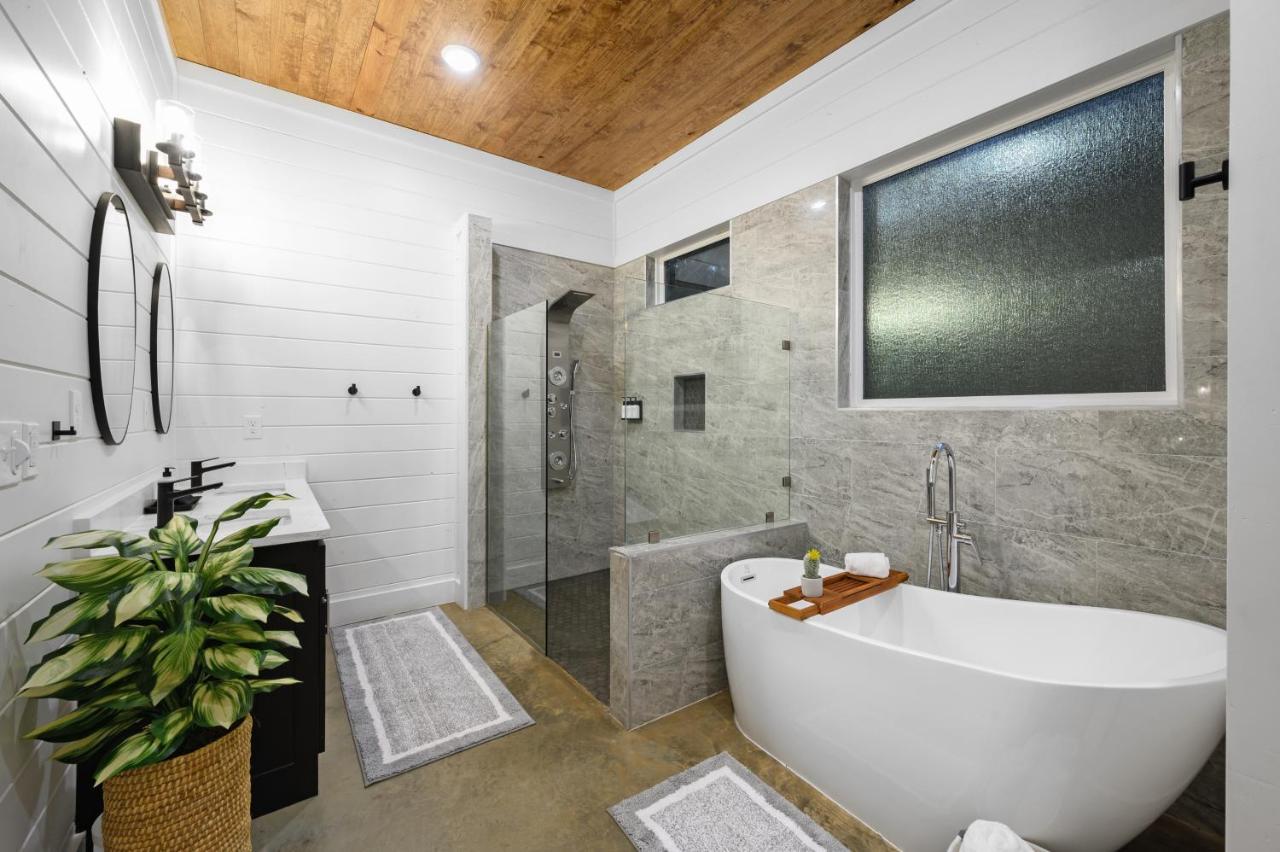 Bella Luna Cabin - Cozy Farmhouse Cabin, Private Deck, Swing Set, Fire Pit, Hot Tub Villa Broken Bow Eksteriør billede