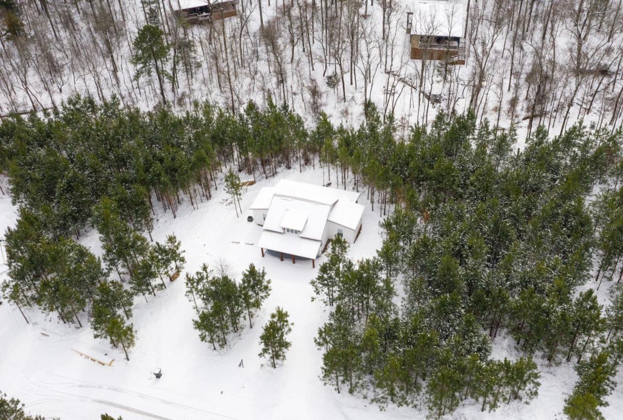 Bella Luna Cabin - Cozy Farmhouse Cabin, Private Deck, Swing Set, Fire Pit, Hot Tub Villa Broken Bow Eksteriør billede