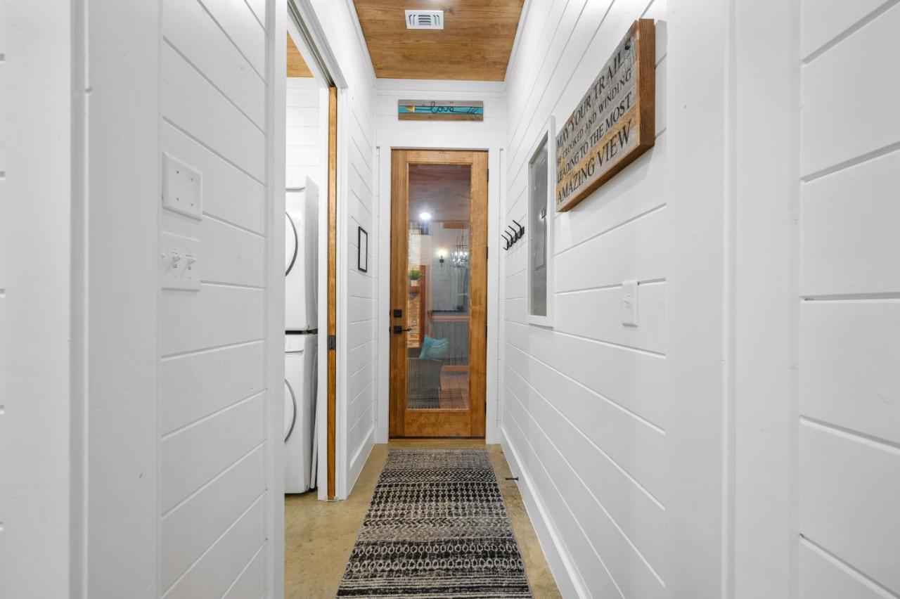 Bella Luna Cabin - Cozy Farmhouse Cabin, Private Deck, Swing Set, Fire Pit, Hot Tub Villa Broken Bow Eksteriør billede