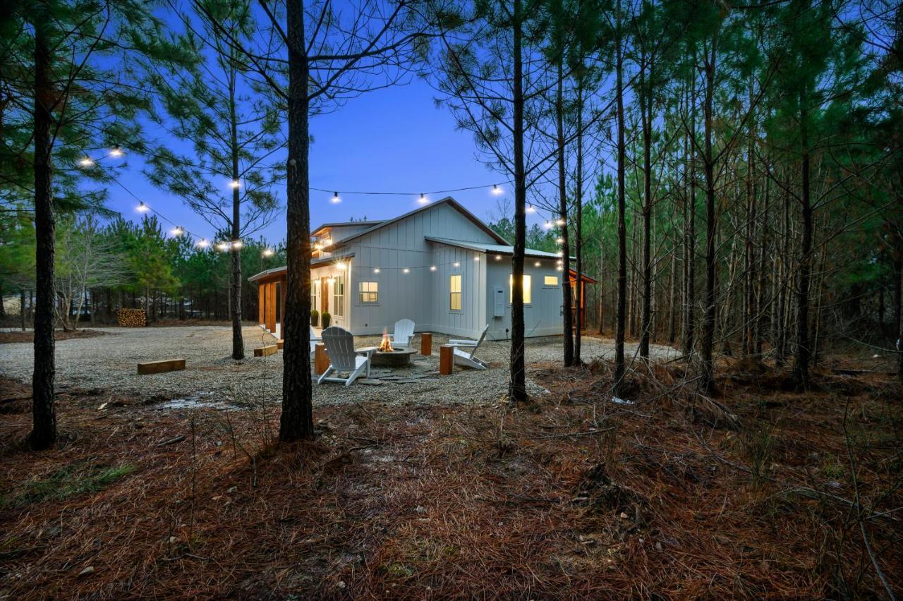 Bella Luna Cabin - Cozy Farmhouse Cabin, Private Deck, Swing Set, Fire Pit, Hot Tub Villa Broken Bow Eksteriør billede