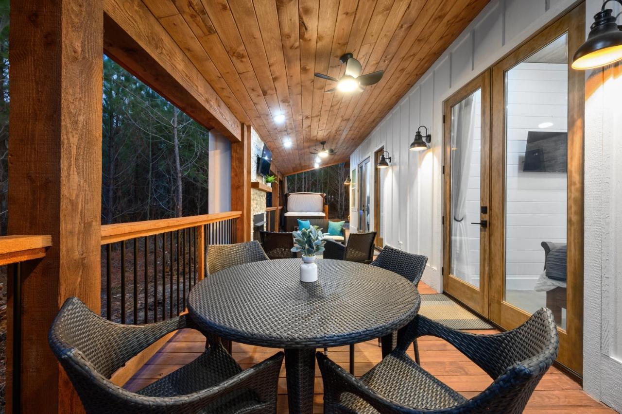 Bella Luna Cabin - Cozy Farmhouse Cabin, Private Deck, Swing Set, Fire Pit, Hot Tub Villa Broken Bow Eksteriør billede